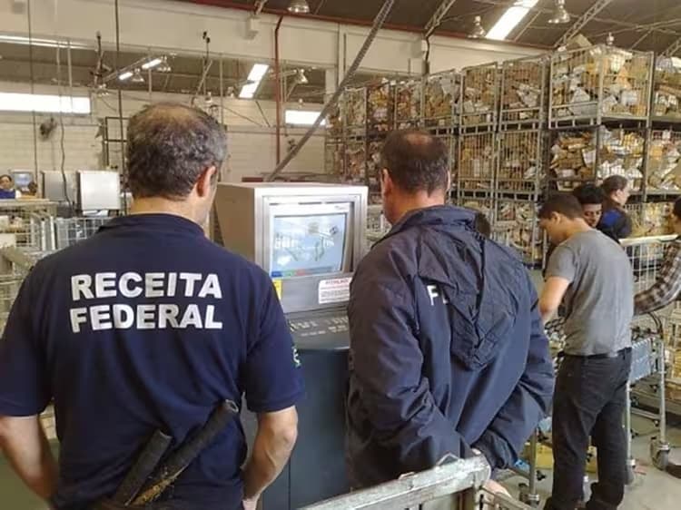 Receita federal fiscalizando.